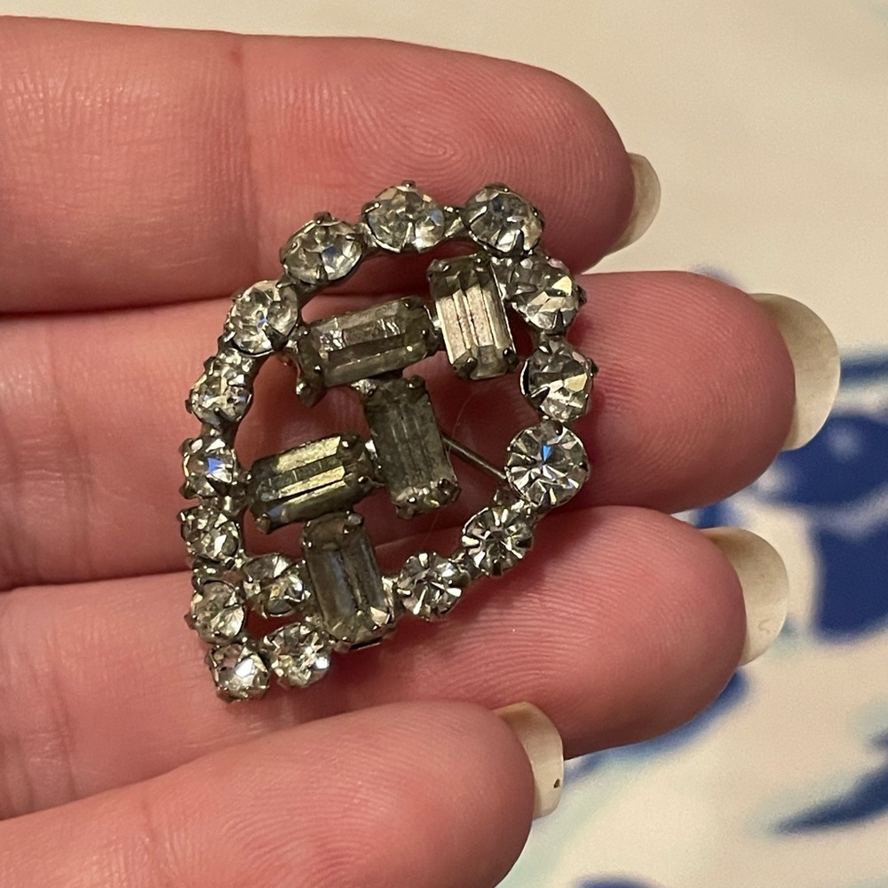 Rhinestone leaf pin